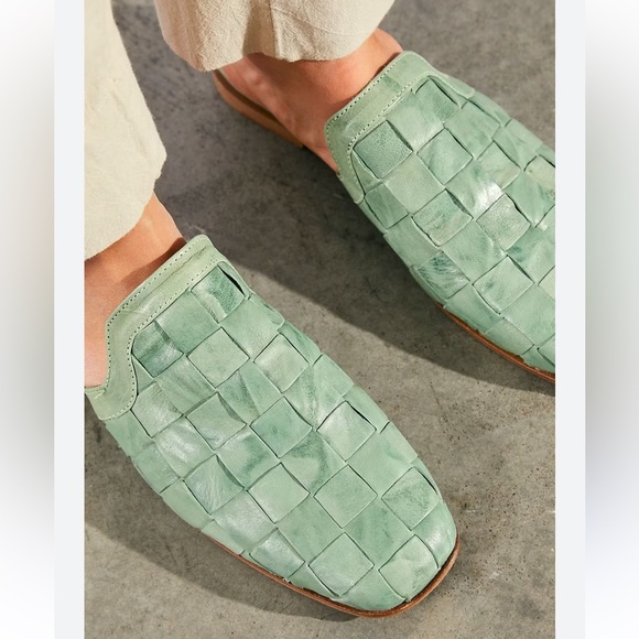 Free People Shoes - • Free People • Parker Flat Slip On loafers Green Woven
Leather 38